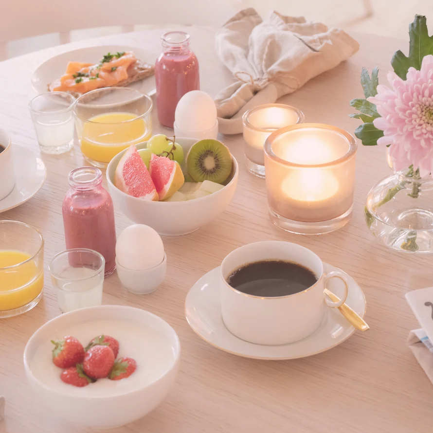 Generös frukostbuffé med något för alla på Hotel Svava i Uppsala